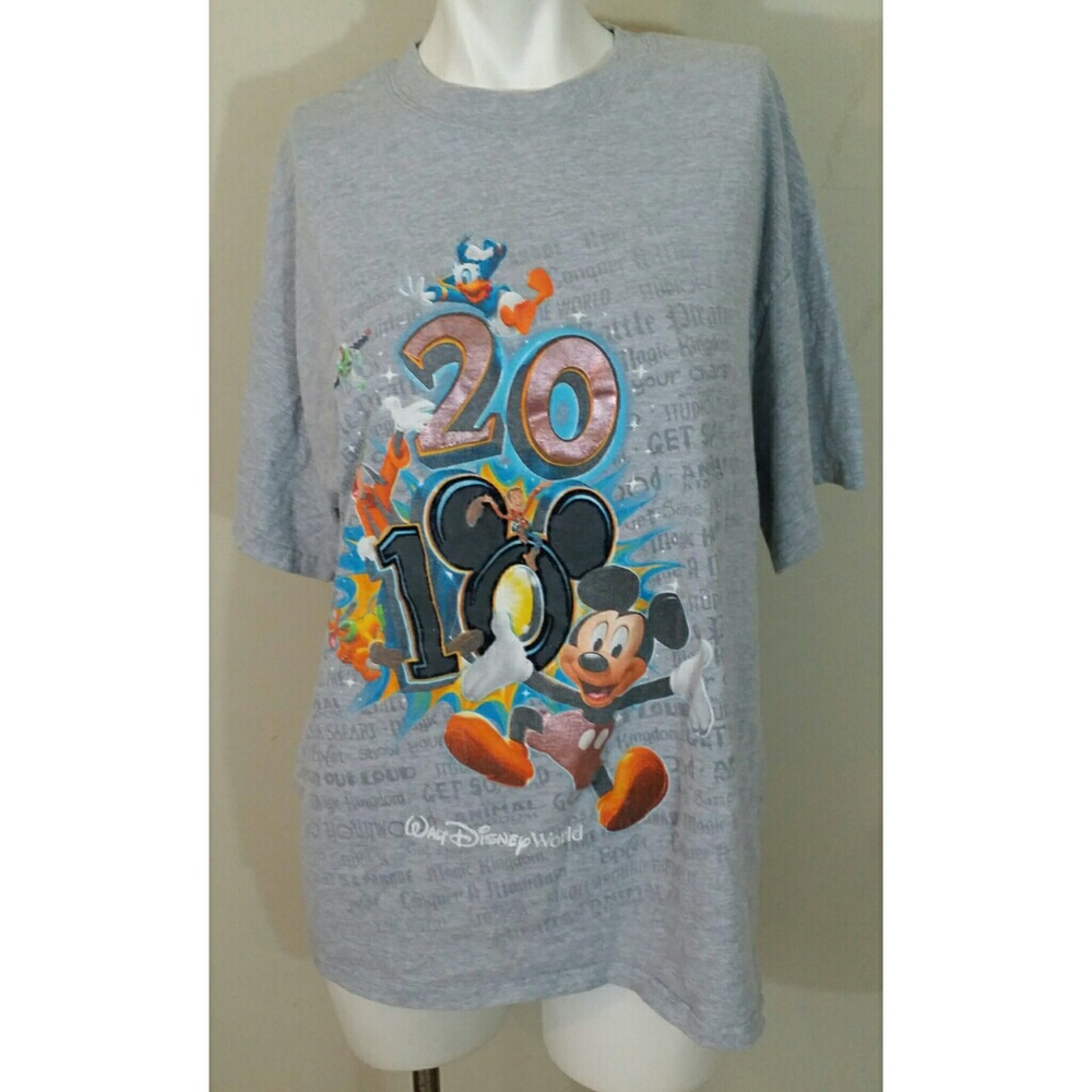 Walt Disney World 2010 DisneyLand graphic shirt